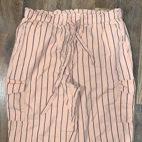 Loft Outlet Drawstring Cargo Style pants.  Elastic waist and legs. - Picture 3 of 7